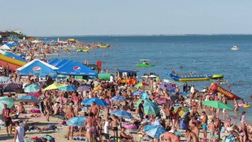 Отдыхающие в Кирилловке ошарашены отсутствием мест на пляжах