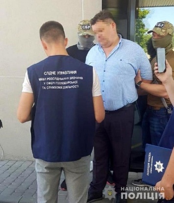 Киевские полицейские на взятке задержали чиновника "Укрзализныци", - ФОТО