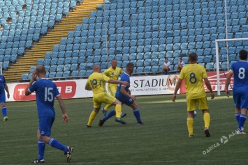 Мэры городов Украины и Словакии провели футбольный матч на одесском «Черноморце»