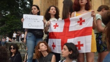 Попытка штурма парламента в Тбилиси: массовые протесты и столкновения с полицией из-за российской делегации