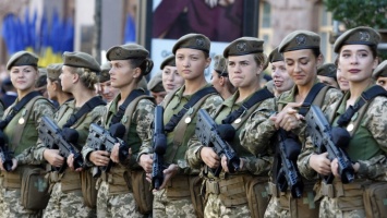 Военные показали женскую униформу ВСУ