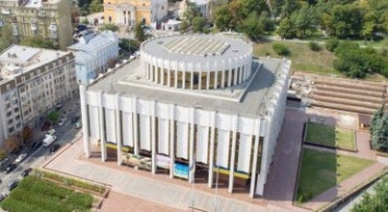 Зеленский переезжает с Банковой в Украинский дом