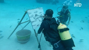 Кубинский художник рисует картины на дне океана (видео)