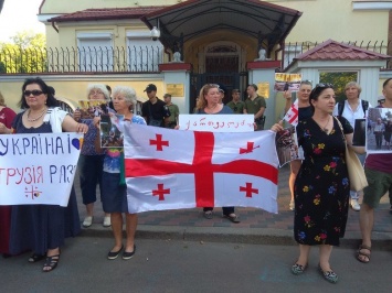 Массовые протесты в Тбилиси. В Харькове грузины вышли на акцию в поддержку своих соотечественников, - ФОТО
