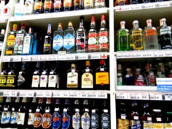 На заправках Днепра запретят торговать алкоголем после 10 часов вечера