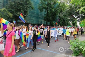 ''Г*вно дырявой ложкой собирали'': в сети бурно обсуждают Марш равенства в Киеве