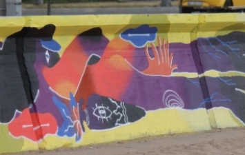 В Запорожье на фестивале граффити художники расписали бетонную стену на Центральном пляже (фото)