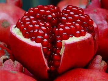 Гранатами по возрасту: Ученые назвали фрукт, останавливающий старение