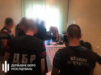 Новомосковского полицейского задержали с ежемесячной «данью»