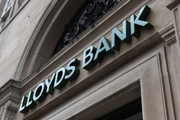 Британский банк заморозил счета 8 тысяч клиентов в рамках борьбы с отмыванием денег