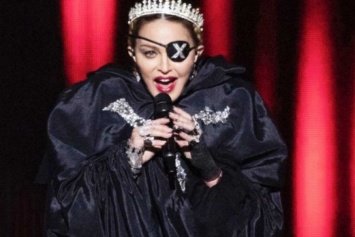Мадонна раскрыла секрет, зачем носит повязку на один глаз