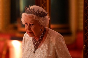 Королева Елизавета II поразила мир ярким нарядом: таких красок не стоит стесняться, учитесь модницы
