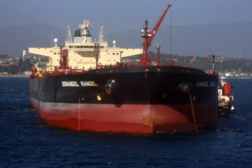 Более миллиона тонн грязной российской нефти уже два месяца находятся на танкерах и не могут найти покупателя