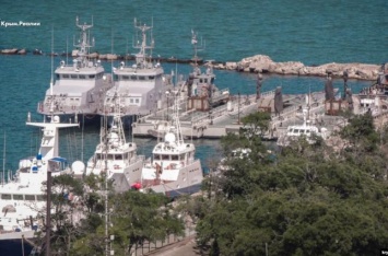 Из Керчи исчезли захваченные Россией украинские корабли