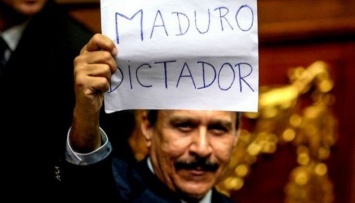 Россия продолжает военную поддержку режима Мадуро - Госдеп США