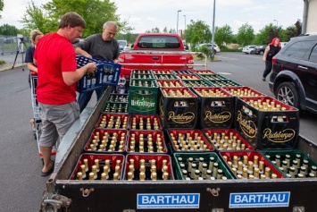 Жители немецкого города скупили все пиво, чтобы оно не досталось неонацистам