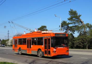 В Краснодаре очередной троллейбусный маршрут временно заменили автобусом