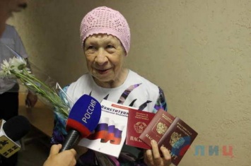 Получившая российский паспорт жительница ОРЛО оказалась родственницей "министра"