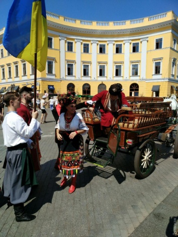 Сорочинская ярмарка в Одессе: автовышиванки, возвращение Гоголя и сыры-колбасы