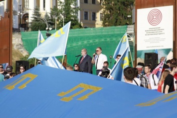 В Киеве прошли праздничные мероприятия в честь Дня крымскотатарского флага