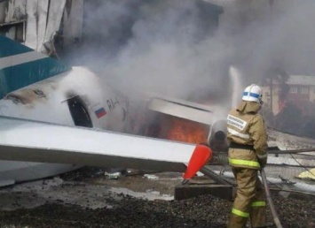 В России пассажирский самолет потерпел крушение: подробности, данные о жертвах и фото