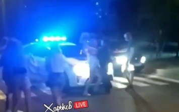 В Харькове девушка ударила патрульного