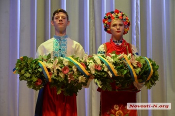 В Николаеве отметили День Конституции - призвали помнить о правах и обязанностях