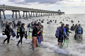 Во Флориде дайверы установили мировой рекорд по очистке морского дна