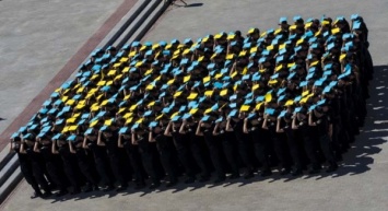 Будущие правоохранители провели масштабный «конституционный» флешмоб