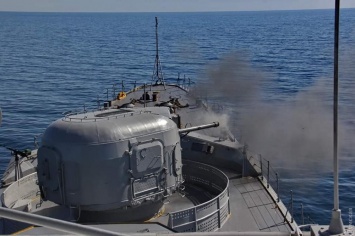 Учения: флагман украинских ВМС вступил в артиллерийский бой, отбил атаку катеров и потопил подлодку противника