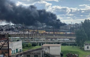 Во Львове горит локомотивное депо возле вокзала