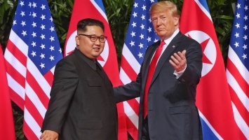Трамп призвал Ким Чен Ына встретиться на выходных, чтобы "пожать руки и поздороваться"