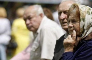 Украинцев "засевают" деньгами: откуда берутся пенсии и "тысяча в одни руки"