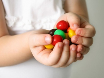Ученые: дети едят много сладкого, что скажется на их питании в будущем