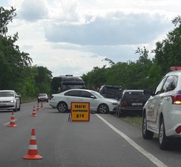На международной трассе под Николаевом столкнулись четыре автомобиля