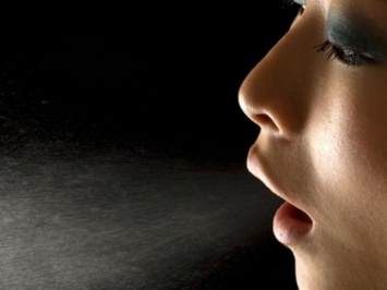 6 средств, помогающих быстро избавиться от неприятного запаха изо рта