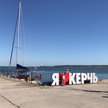 ''Найди отдыхающего'': в сети показали провальный туристический сезон в Крыму