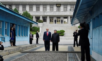 Трамп стал первым президентом США, который ступил на территорию Северной Кореи
