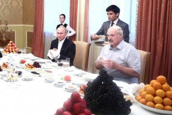 ''Каддафи не хватает'': Путина разгромили за посиделки с Лукашенко