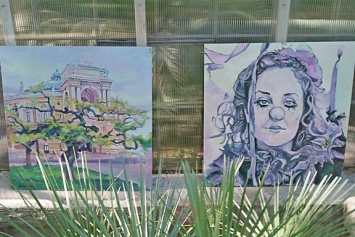 Одесская художница устроила выставку в Ботаническом саду