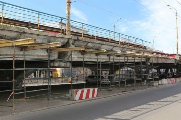 Киеву не хватает денег на ремонт мостов и дорог. Где возьмут средства