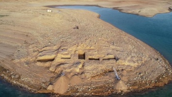 В Ираке из-за аномальной жары на дне водохранилища обнаружили дворец возрастом 3400 лет