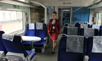 Куски ржавчины, доисторические вагоны и одеяла на окнах: "Укрзализныця" катает пассажиров "рейсами ужаса"