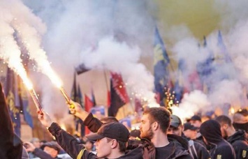 Тысячи человек взбунтовались в центре Киева, ситуация накаляется: кадры с места событий