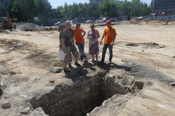 Специалисты предлагают сохранить археологические находки под Соборной площадью (ФОТО)