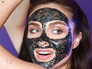 Стало только хуже: Знаменитые Glitter Masks вызывают прыщи и сухость - мнение