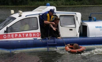 Украинцев предупредили об опасности на воде, погибли сотни тысяч человек: как уберечься