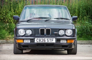 На аукцион выставили уникальную BMW E28 с правым рулем