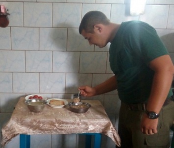 Проверяющие заглянули в тарелки заключенных Николаевской области. Фото