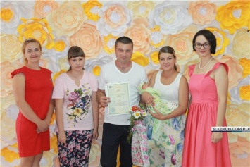 Керченский ЗАГС поздравляет керчан с Днем семьи, любви и верности